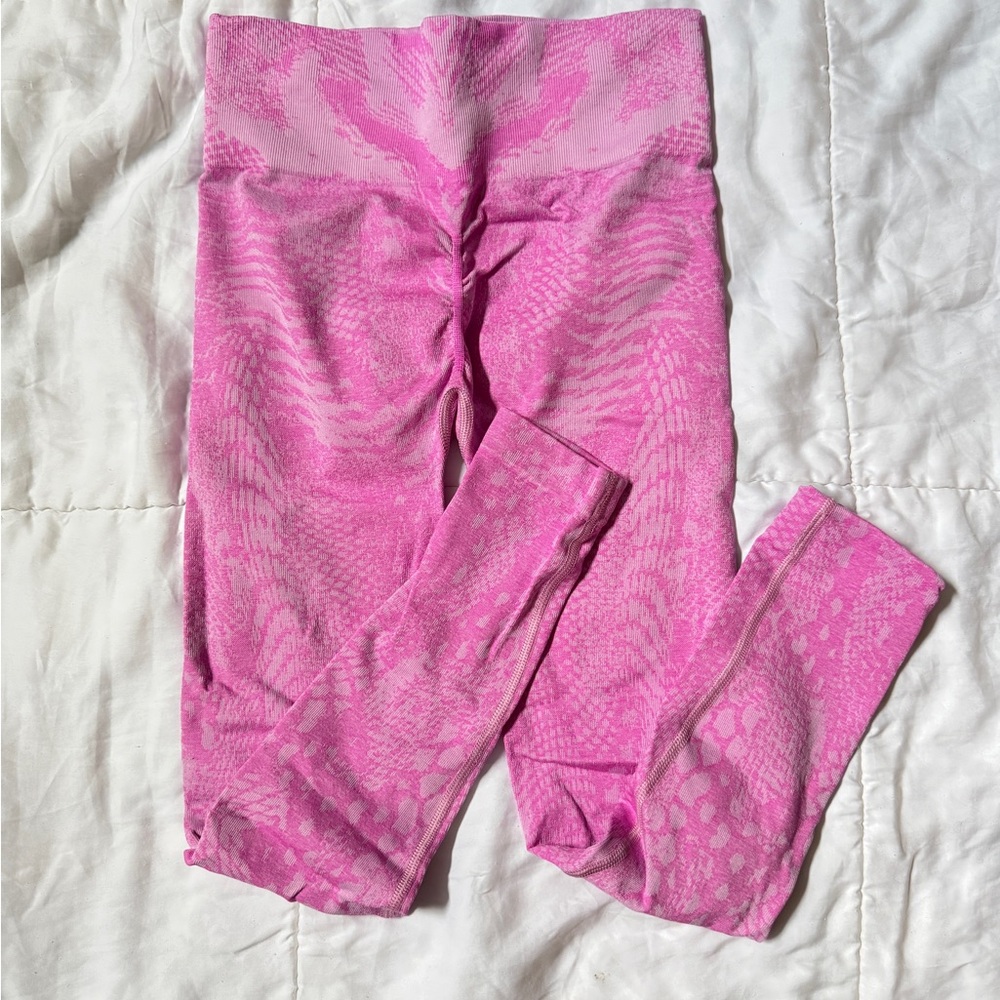 Gymshark Leggings in Vibrant Pink BNWOT